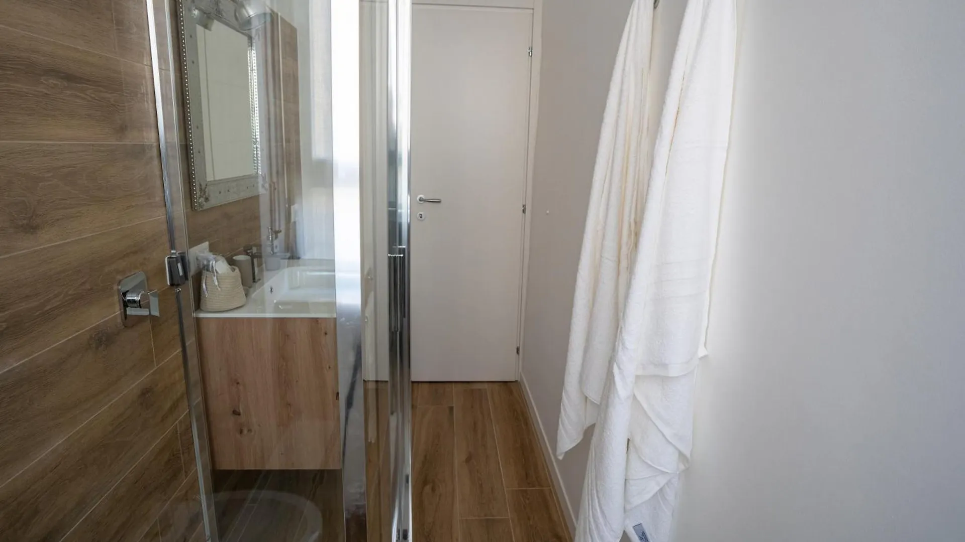 Suite Mont Noir Milano 0*,  İtalya